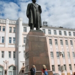 Памятник Ленина на площади Ленина