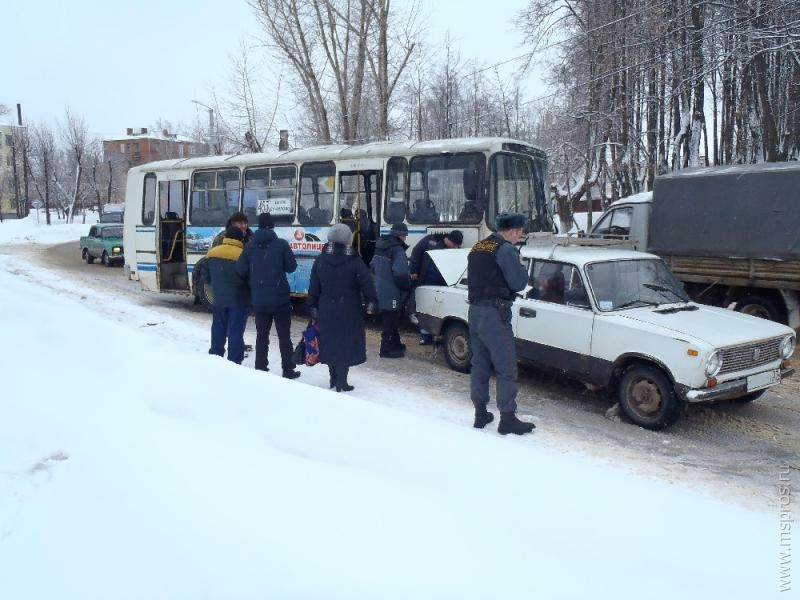 Автовокзал шуя. Автобус Шуя. Автобус занесло. Водители Шуйского автобуса. Автовокзал Шуя фото.