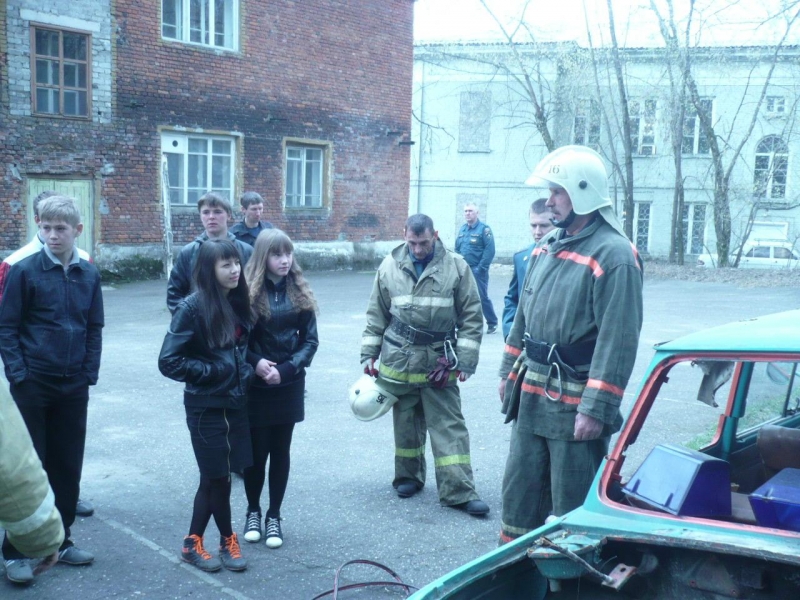 Говорит заволжск. Пожарная часть Заволжского района Ивановской области. Пожарная часть Заволжск. Воздвиженская школа Заволжский район. Пожарники города Приволжск Ивановской области фамилия.